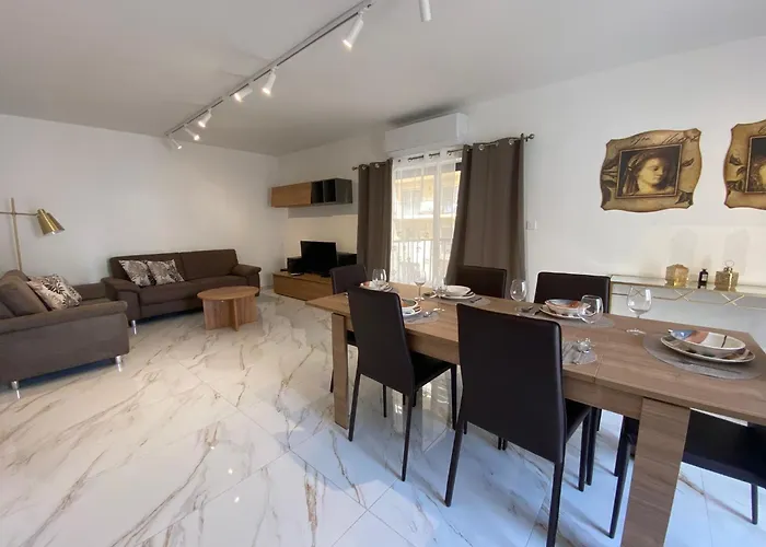 St Julians Close To *