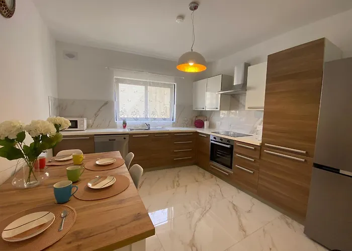 St Julians Close To * Saint Julian's