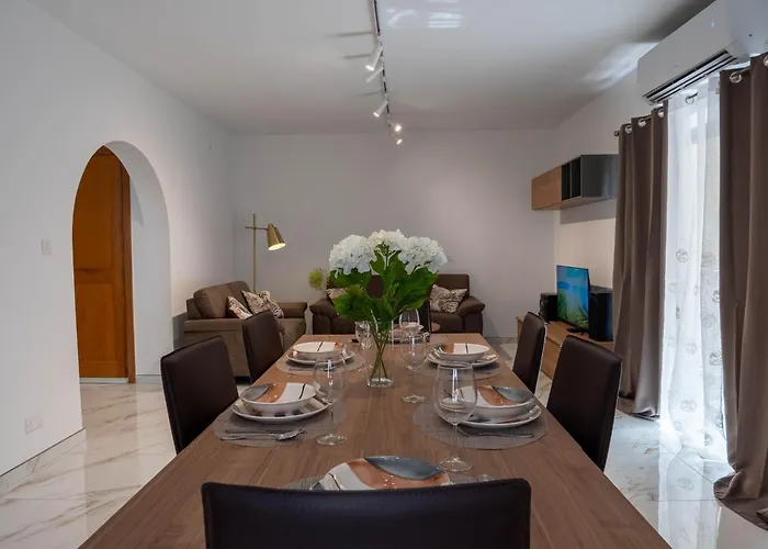 St Julians Close To * Saint Julian's