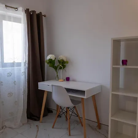 St Julians Close To *