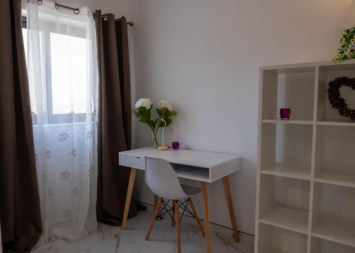 St Julians Close To *