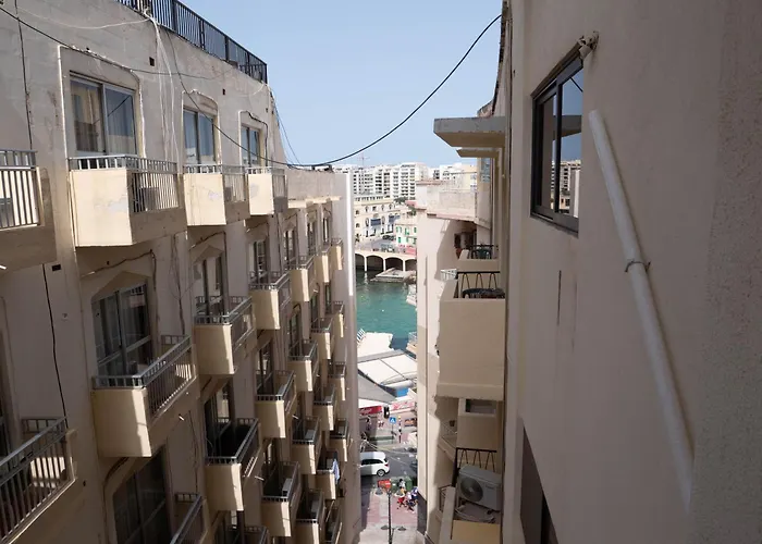 아파트 St Julians Close To *